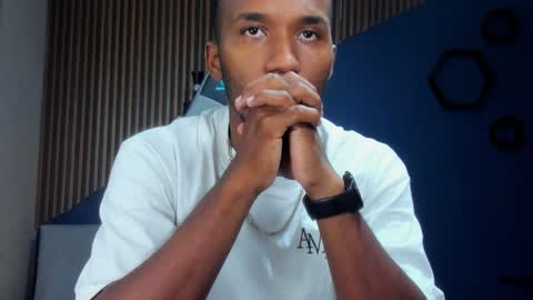 Snapshot of jamesparck chatting on 01/22/25, 09:32 James online show from 01/22/25, 09:32