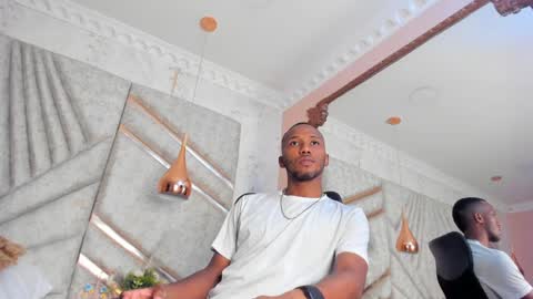 Snapshot of jamesparck chatting on 01/24/25, 06:14 James online show from 01/24/25, 06:14