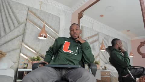 Snapshot of jamesparck chatting on 01/26/25, 12:33 James online show from 01/26/25, 12:33