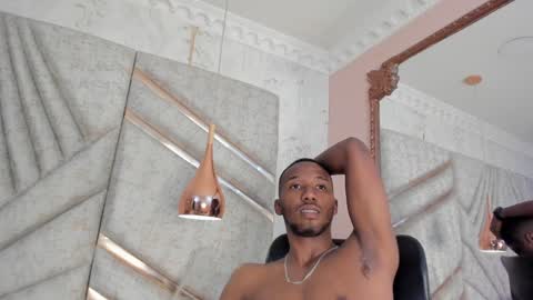 Snapshot of jamesparck chatting on 01/30/25, 06:10 James online show from 01/30/25, 06:10