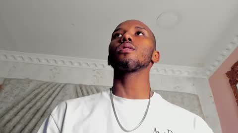 Snapshot of jamesparck chatting on 03/01/25, 03:05 James online show from 03/01/25, 03:05