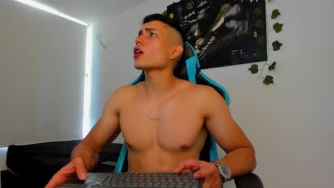 Jamess hott online show from 01/30/25, 03:08