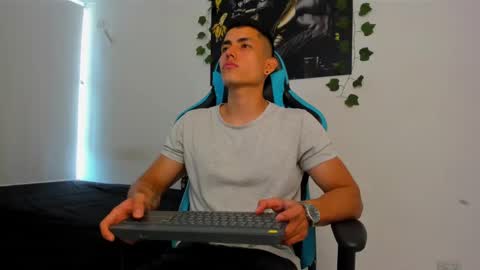 Jamess hott online show from 02/03/25, 07:10