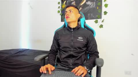 Jamess hott online show from 02/04/25, 02:10