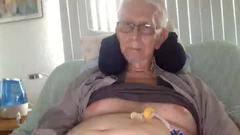 Snapshot of jamestheolder2 chatting on 11/06/25, 07:59 james age 75 online show from 11/06/25, 07:59