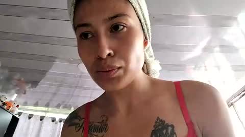 janariivera1 online show from 10/31/25, 06:42