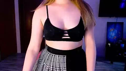 Snapshot of janeblossomhot chatting on 10/11/25, 07:01 Jane online show from 10/11/25, 07:01