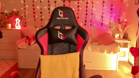 Snapshot of janegrey11 chatting on 02/14/25, 04:47 Jane online show from 02/14/25, 04:47