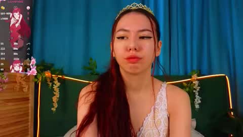 Jenifer online show from 11/18/25, 07:02