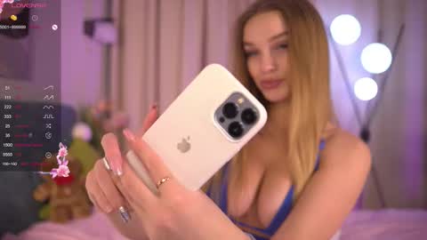 Day Alice Night Stella online show from 02/08/26, 12:52