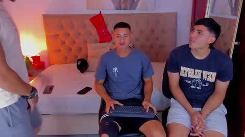 janomar01 online show from 11/24/25, 06:40