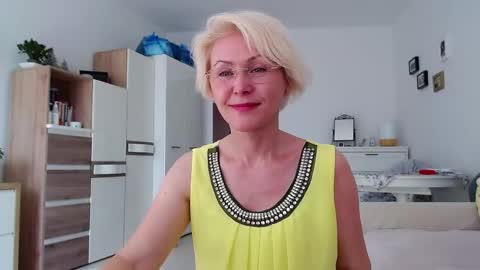 Jasmin room for people 40 online show from 04/17/26, 12:52