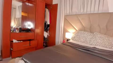 Snapshot of jasmin_melons chatting on 06/18/26, 03:51 jasmin_melons online show from 06/18/26, 03:51