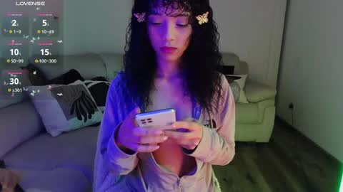 Snapshot of jasmine_019 chatting on 01/24/25, 03:43 J- next transmission december 4 online show from 01/24/25, 03:43