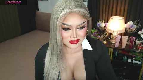Jasmine Brandy online show from 09/08/25, 10:31
