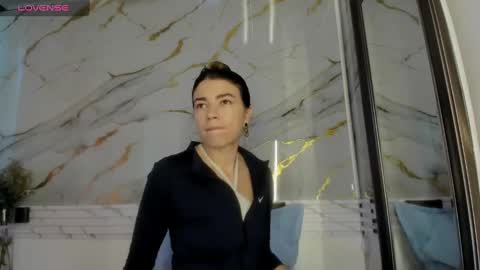 Snapshot of jasmine_hyper_1 chatting on 12/07/24, 02:57 Jas online show from 12/07/24, 02:57