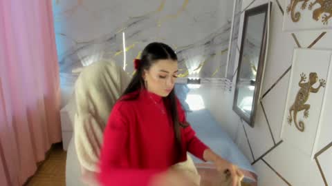 Snapshot of jasmine_hyper_1 chatting on 12/16/24, 02:05 Jas online show from 12/16/24, 02:05