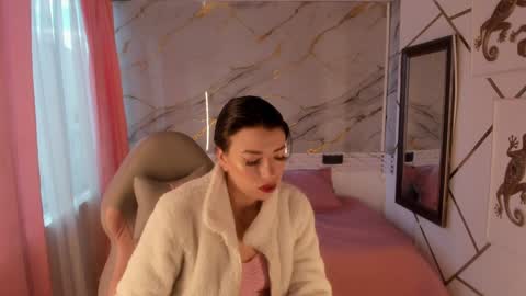 Snapshot of jasmine_hyper_1 chatting on 12/19/24, 02:13 Jas online show from 12/19/24, 02:13