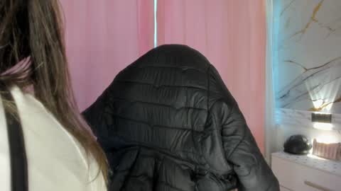 Snapshot of jasmine_hyper_1 chatting on 12/27/24, 02:12 Jas online show from 12/27/24, 02:12