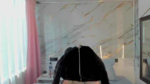 Snapshot of jasmine_hyper_1 chatting on 01/13/25, 01:39 Jas online show from 01/13/25, 01:39