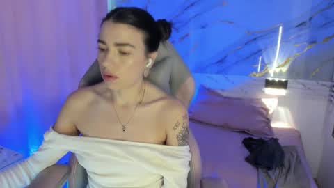 Snapshot of jasmine_hyper_1 chatting on 03/11/25, 05:35 Jas online show from 03/11/25, 05:35