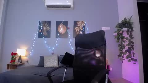 Snapshot of jasminecampbell chatting on 12/16/24, 10:13 Instagram jasminecampbell1 online show from 12/16/24, 10:13