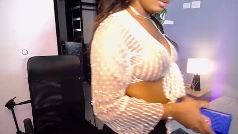 Snapshot of jasminecampbell chatting on 02/14/25, 01:34 Instagram jasminecampbell1 online show from 02/14/25, 01:34