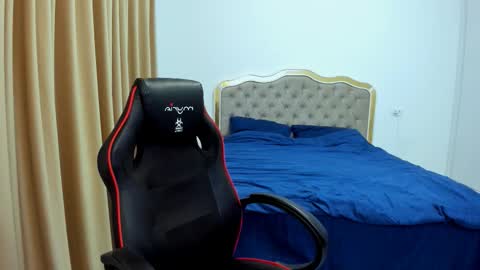 Snapshot of javicute4u chatting on 10/03/25, 10:29 Javi online show from 10/03/25, 10:29