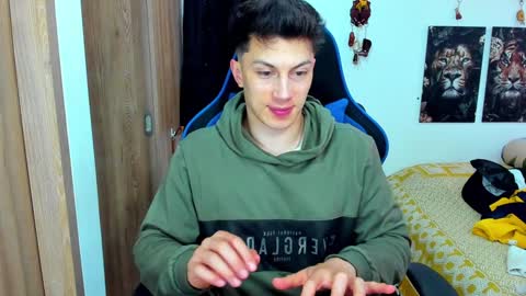 Snapshot of javiersexymann chatting on 01/20/25, 08:40 Javier online show from 01/20/25, 08:40