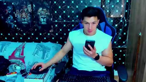 Snapshot of javiersexymann chatting on 12/19/25, 07:32 Javier online show from 12/19/25, 07:32