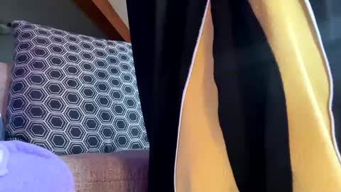 Snapshot of jawssharkparty chatting on 02/05/25, 06:59 Jaws online show from 02/05/25, 06:59