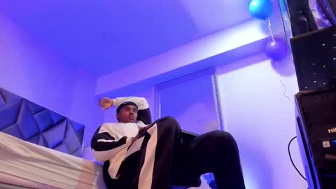 Snapshot of jax_black chatting on 10/02/25, 12:12 jax black online show from 10/02/25, 12:12