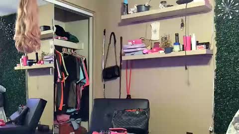 Snapshot of jay_banks0420 chatting on 12/15/25, 08:02 jay_banks0420 online show from 12/15/25, 08:02