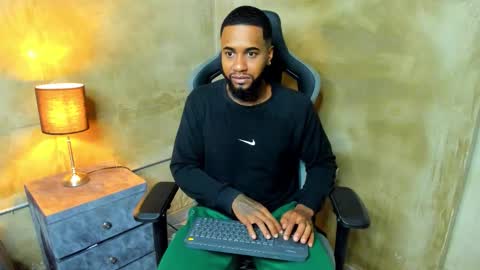 Snapshot of jay_jhonson chatting on 12/20/25, 04:19 jay jhonson online show from 12/20/25, 04:19