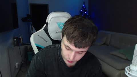 Jayce online show from 12/31/24, 09:06