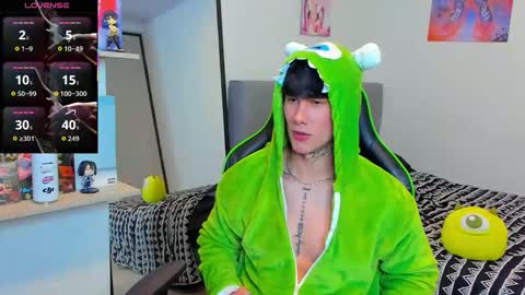 Snapshot of jayhotxxx chatting on 05/22/26, 11:32 Jay online show from 05/22/26, 11:32