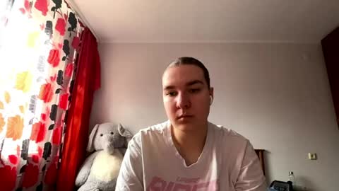 Mia online show from 04/12/26, 01:16