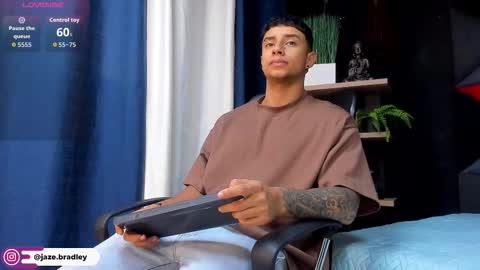 jaze_bradley online show from 11/17/25, 11:27