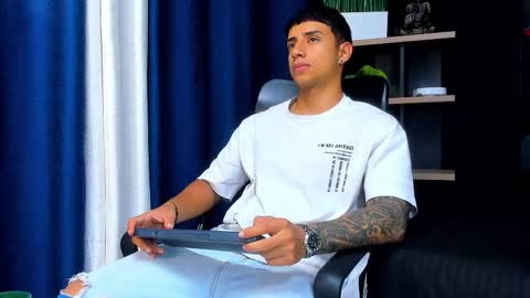 jaze_bradley online show from 12/23/25, 11:08