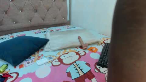 jazmin040_ online show from 12/17/25, 12:00