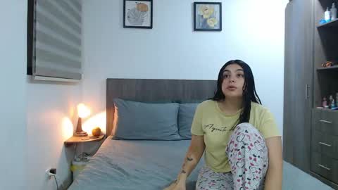 Jazmin and Scarlett online show from 04/12/26, 02:38