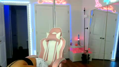 Jazmine Fox online show from 06/26/26, 08:57