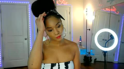 Jazmine Fox online show from 07/12/26, 09:06
