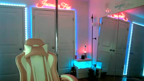 Jazmine Fox online show from 07/23/26, 07:56