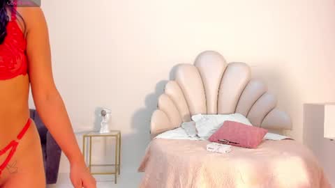 Jazminrusso  online show from 07/16/26, 06:30