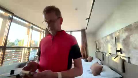 Jon online show from 09/12/25, 04:07