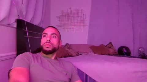 Snapshot of jcmax305 chatting on 03/09/25, 03:32 JcMax305 online show from 03/09/25, 03:32