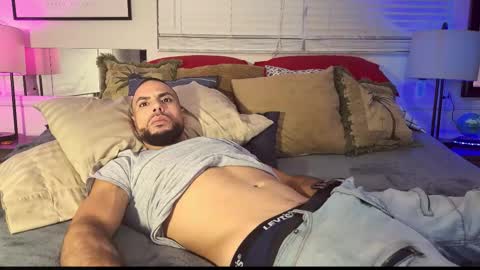 Snapshot of jcmax305 chatting on 11/17/25, 11:32 JcMax305 online show from 11/17/25, 11:32