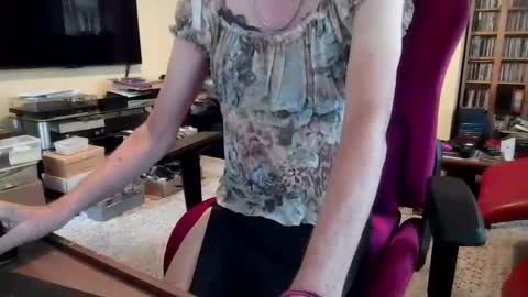 Snapshot of jeanette_uk chatting on 07/21/26, 01:24 Jeanette James online show from 07/21/26, 01:24