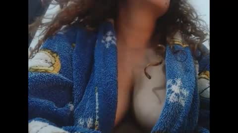 Snapshot of jeans_and_emma chatting on 09/19/25, 01:01 jeans_and_emma online show from 09/19/25, 01:01